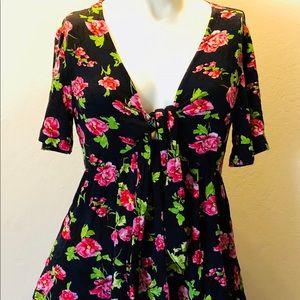 Bleuh Ciel Floral V-Neck blouse Sz S NWT